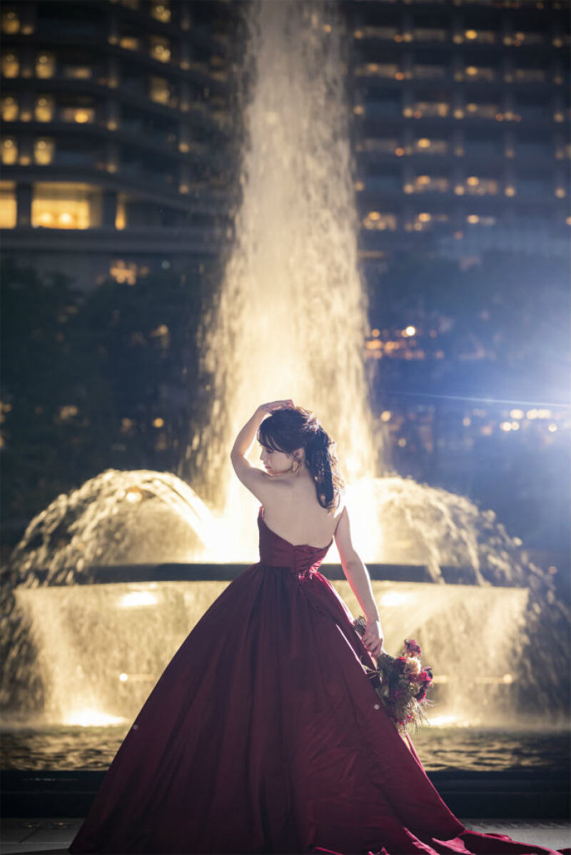 噴水をバックに