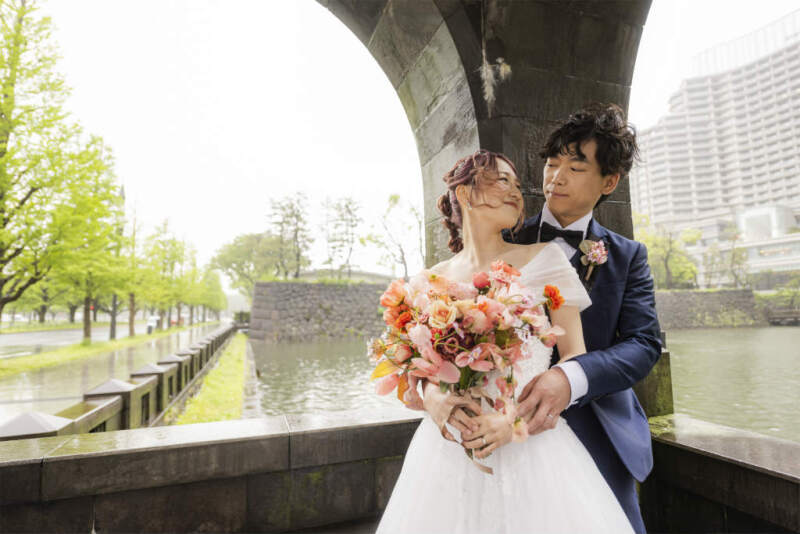 和田倉門の中から寄り添うショットを