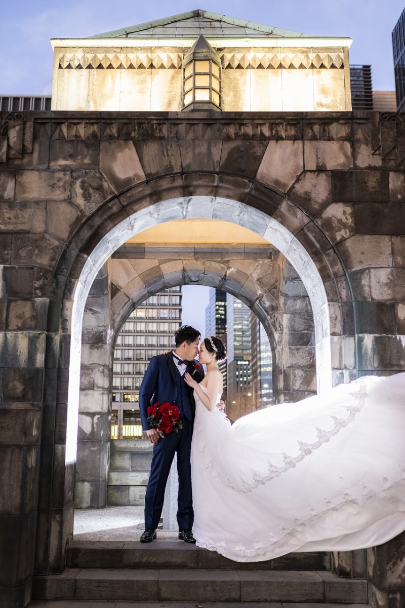 和田倉門でお鼻こつんショット！