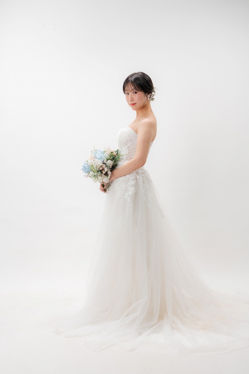 余白が引き立てるご新婦様ソロカット
