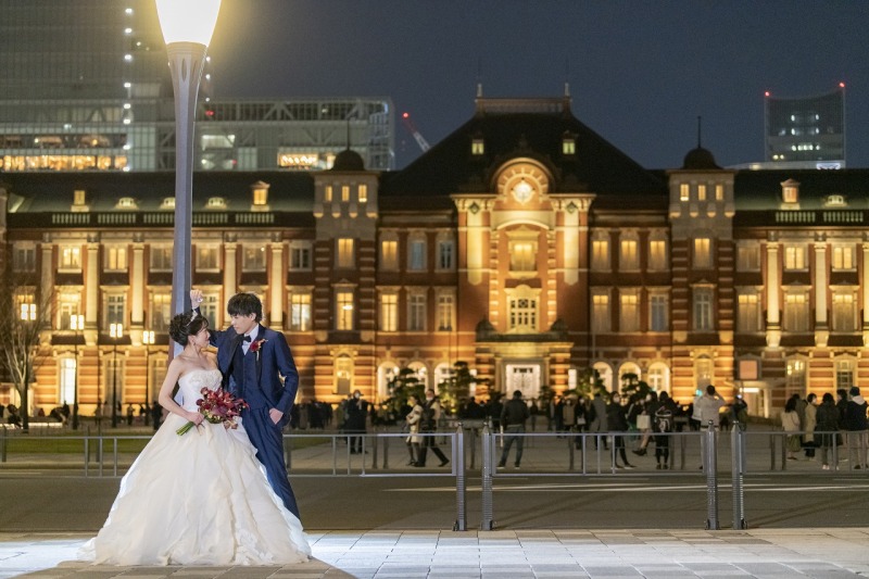 東京駅前でロマンス映画のように♪