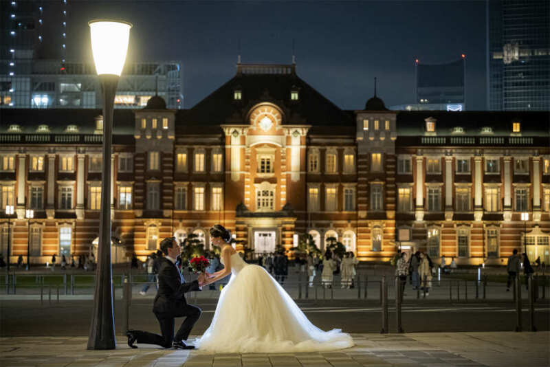 東京駅前でプロポーズショット!