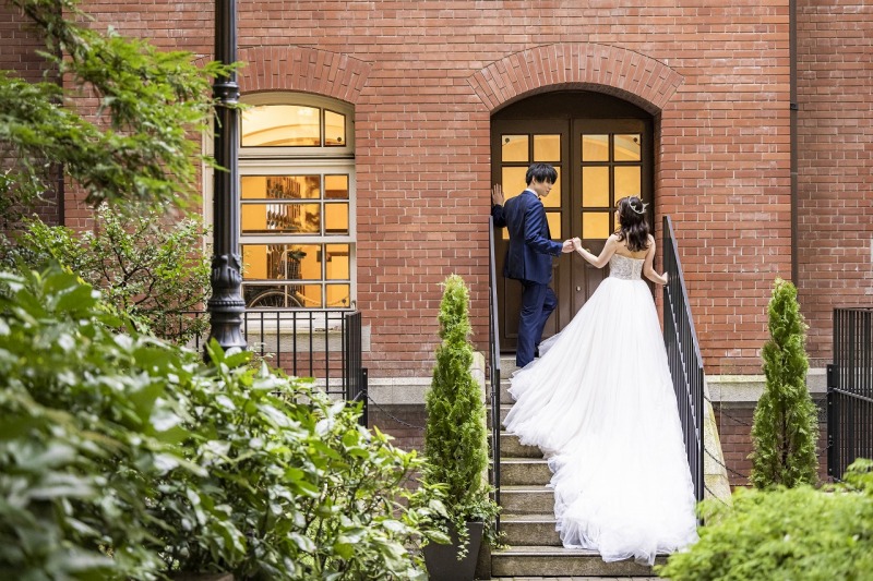 三菱一号館へ手を引いて…♡