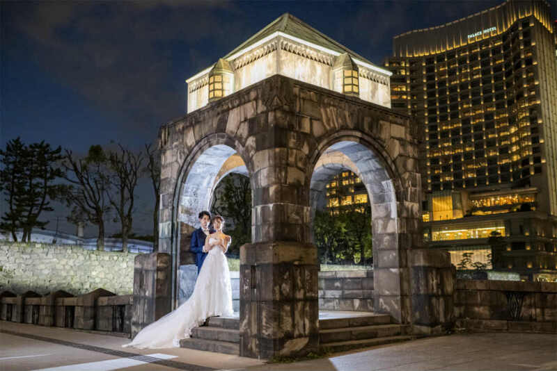 和田倉門で寄り添う一枚