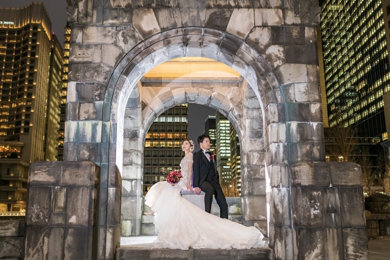 和田倉門をバックに