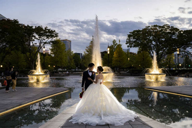 和田倉噴水公園でロマンス映画の一幕を♪