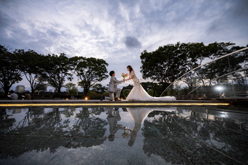 和田倉噴水公園で水面に映る一枚を