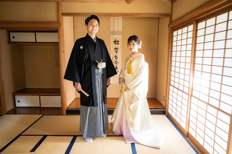 和室で型物写真を