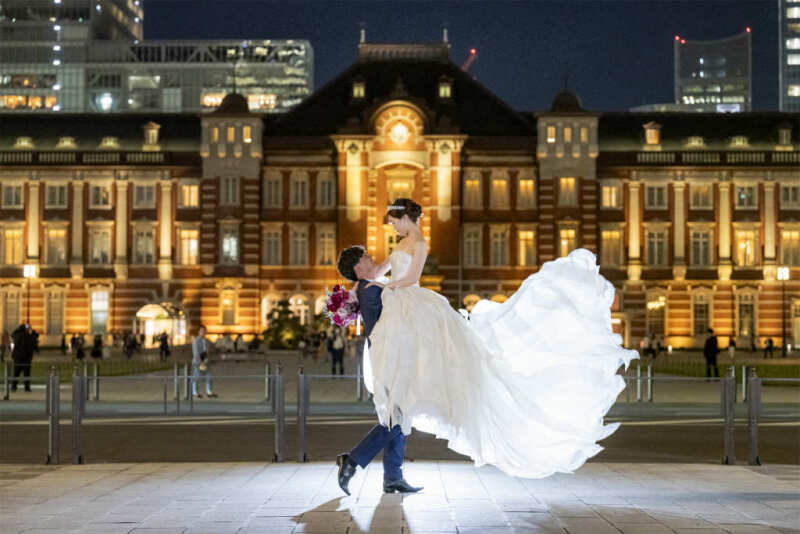 東京駅前で抱っこショット！