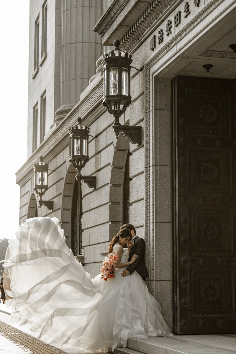 ドレスをファサッとなびかせて！