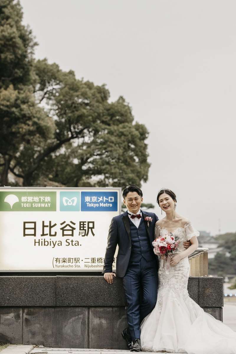 日比谷駅看板前で笑顔の一枚を♪