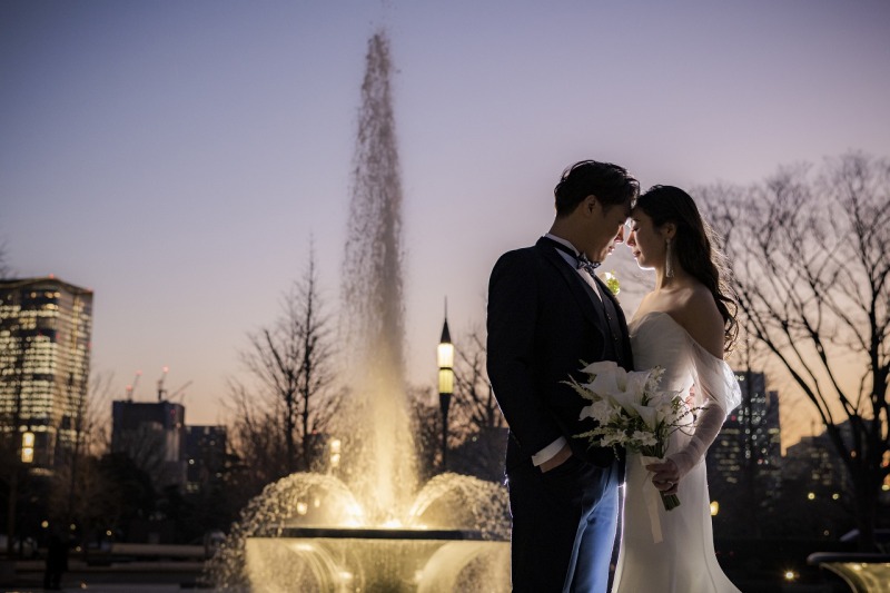 噴水前でおでここつん