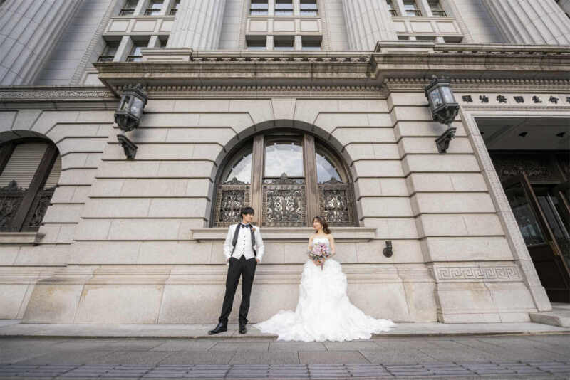 明治安田生命ビル前で