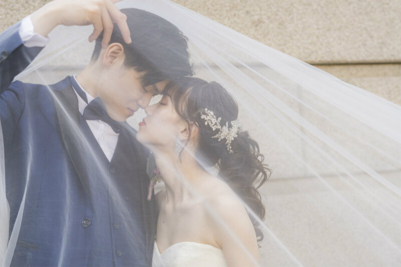 ベールに包まれて