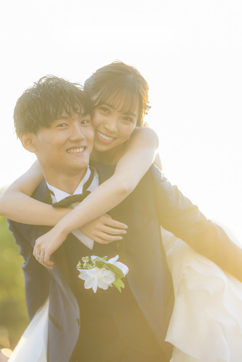 笑顔がはじけるおんぶショット！