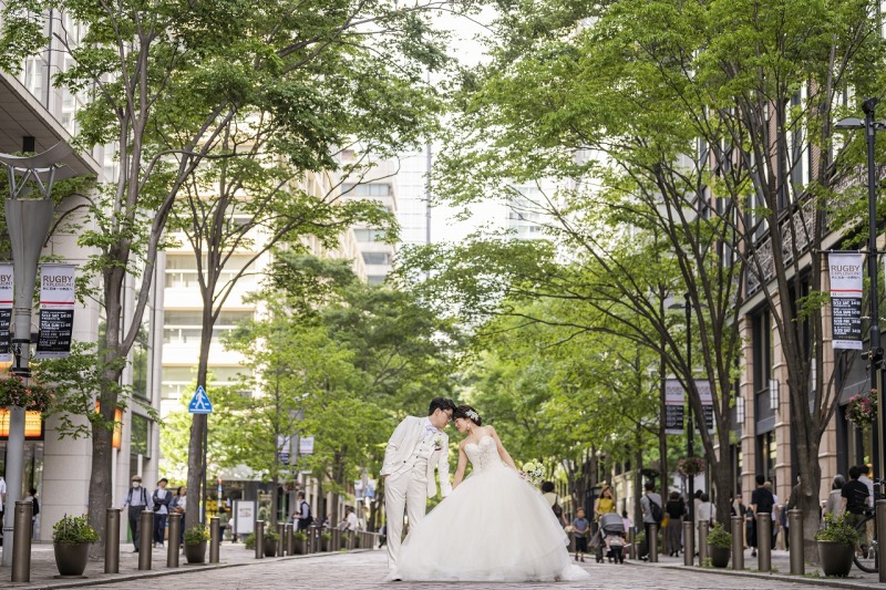 東京駅、丸の内仲通りで爽やかな撮影を！