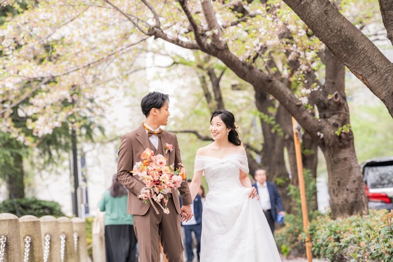 葉桜と共にお散歩ショット♡