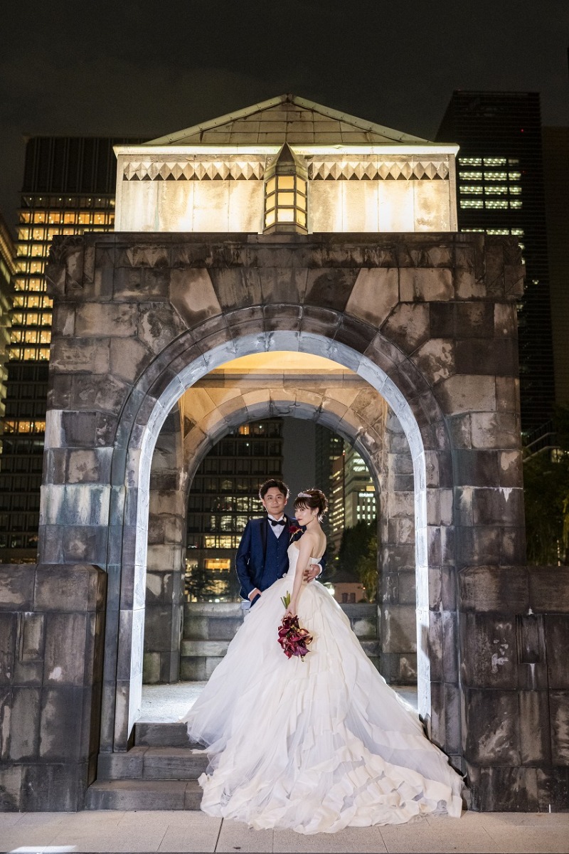 カメラを見つめて