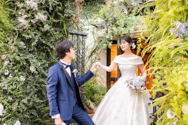 手を取りあうおふたり♡