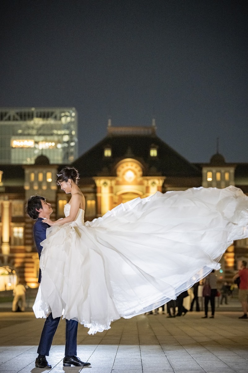 東京駅前で抱っこショット