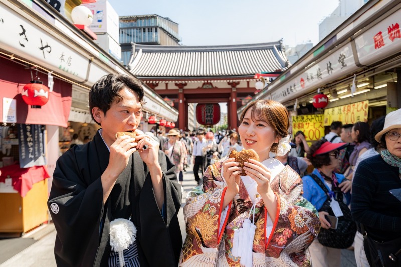 仲見世を歩きながら味わう、浅草ならではの思い出