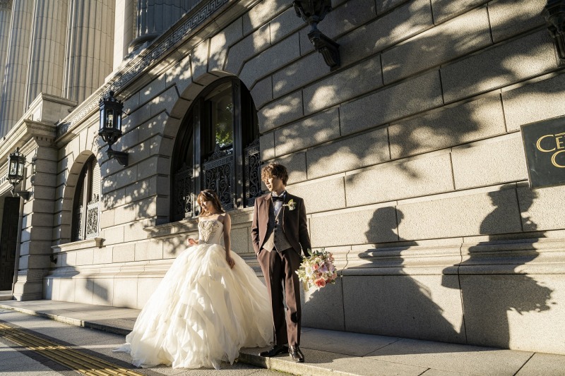 明治安田生命ビル前で