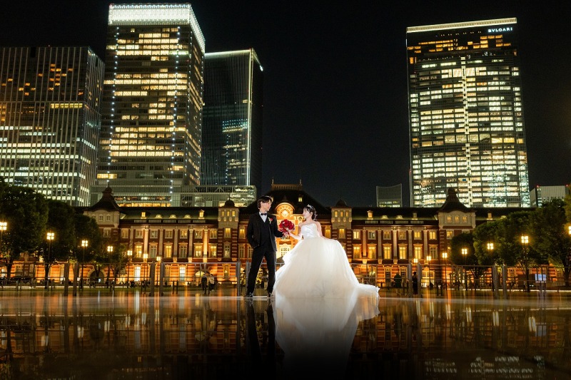 夜景とリフレクションが織りなす記念写真