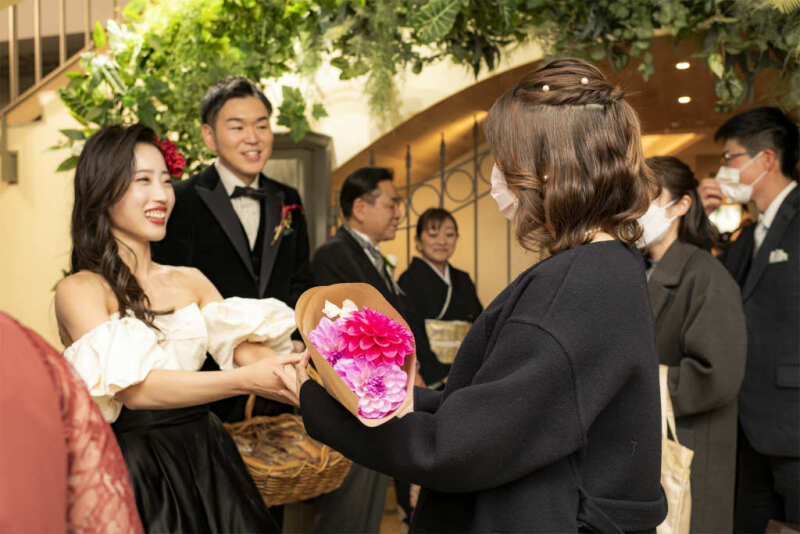 ご来賓の皆様をお見送り