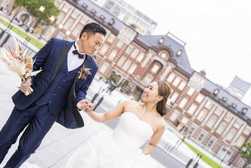 ドレス、ヘアのチェンジ!昼の東京駅へ