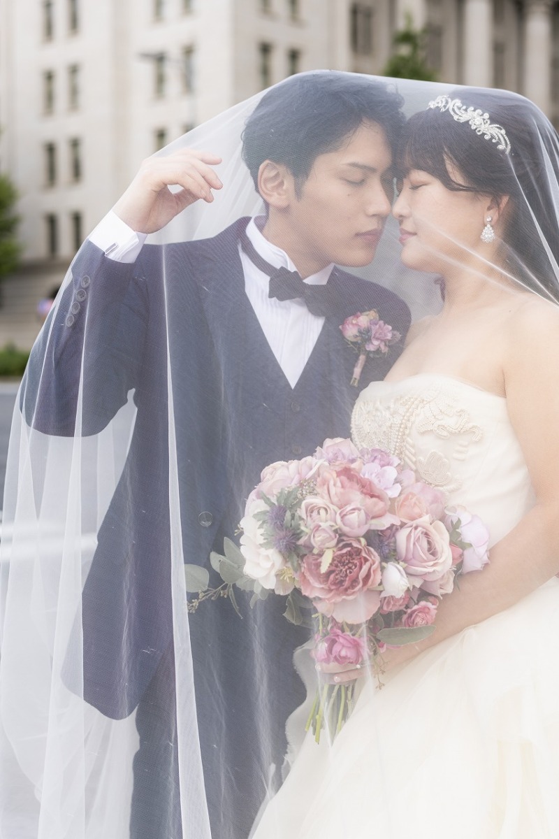 ベールに包まれて