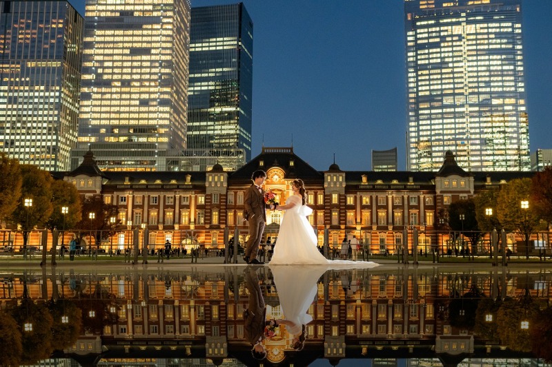 東京駅夜景とリフレクションの記念写真