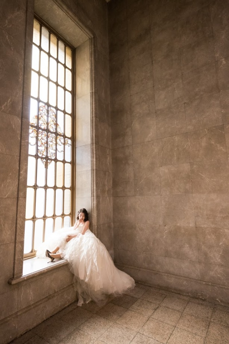 窓際でお座りショット☆