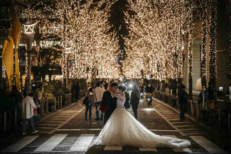 イルミネーションに照らされて