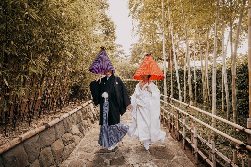 自然の中で楽しむ和装庭園フォト