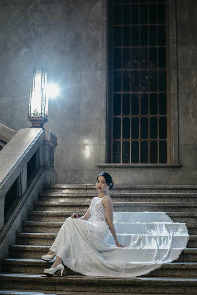 階段にトレーンを流すお座りショット