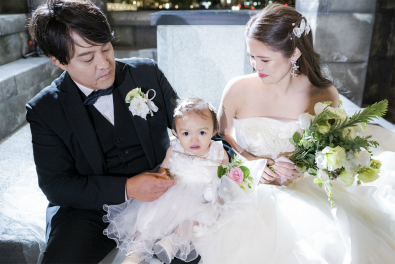 パパとママに見つめられるワタシ♡