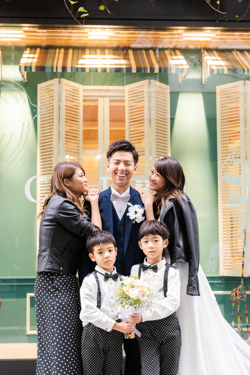 ご新郎様を囲んで☆