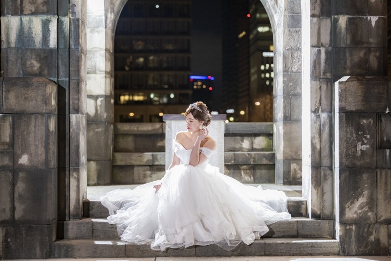 和田倉門でお座りソロショット☆