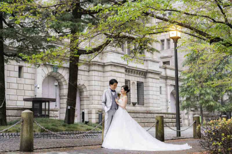 ウェディングドレスにチェンジ！日銀へ