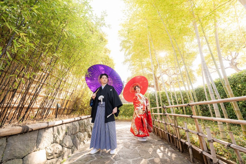 和傘と竹林が彩る伝統美あふれる一枚