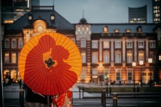 【和装富士プラン】和装だからこそ映える庭園と雨の東京駅での撮影