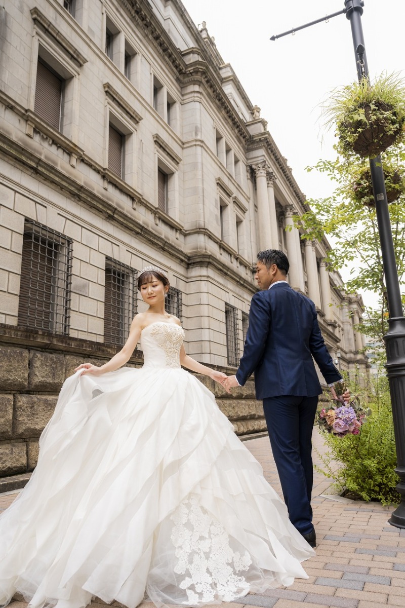 三井住友銀行で手を引かれながら…