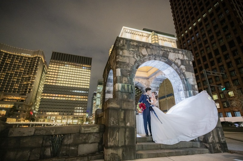 和田倉門でドレスをファサッ☆