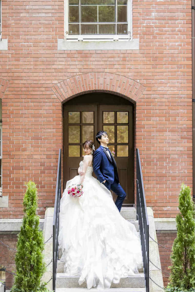 三菱一号館の階段からスタート☆