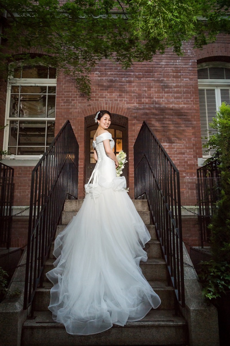 階段ショットはトレーンドレスの特権☆