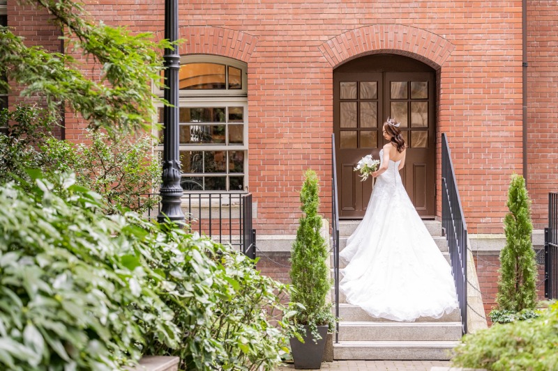 三菱一号館美術館の階段で！