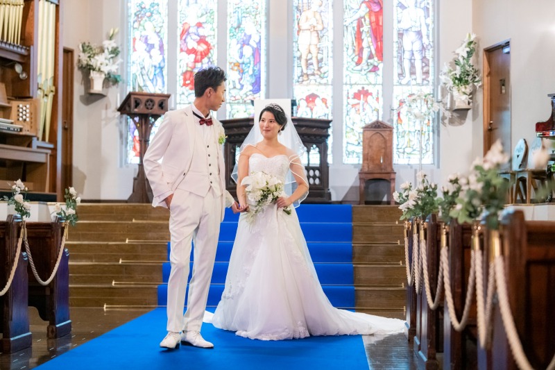 美しいステンドグラスのあるチャペルで華麗なワンショット☆