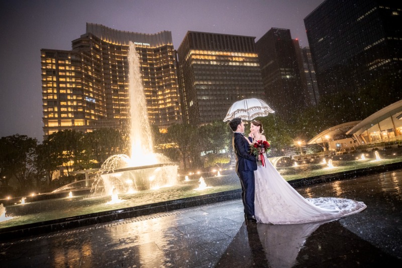 和田倉噴水公園で輝く雨ショットを♪