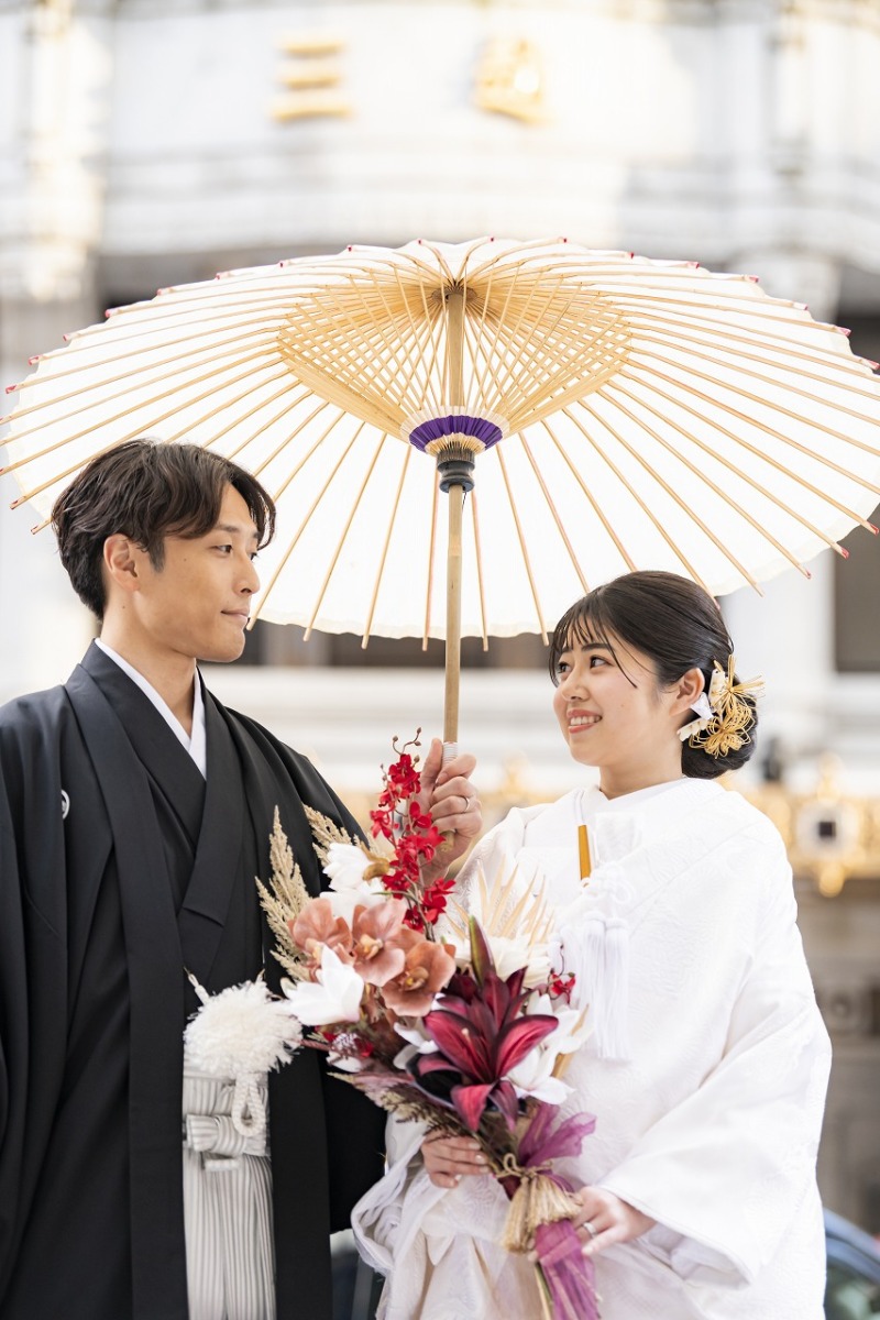 紳士のポーズ、相合い傘♪