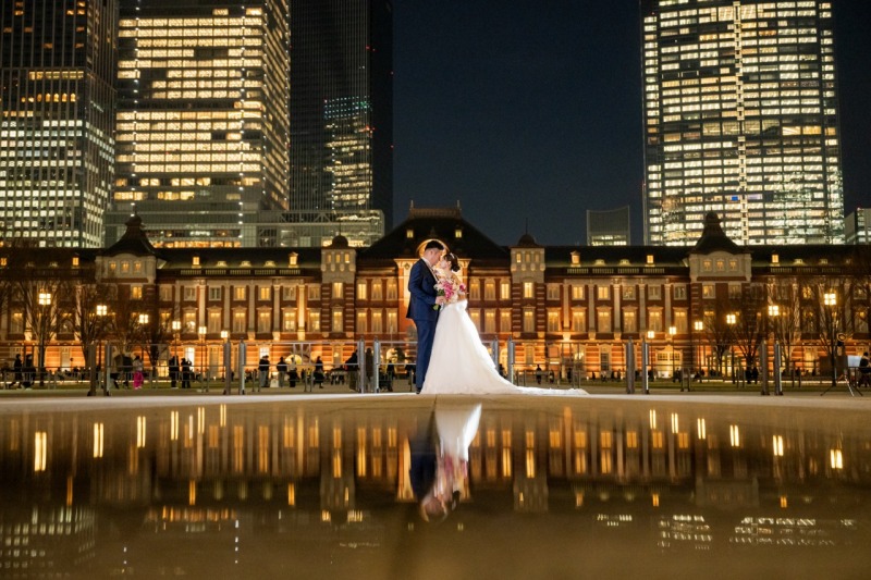 東京駅夜景と映り込みが彩る一枚